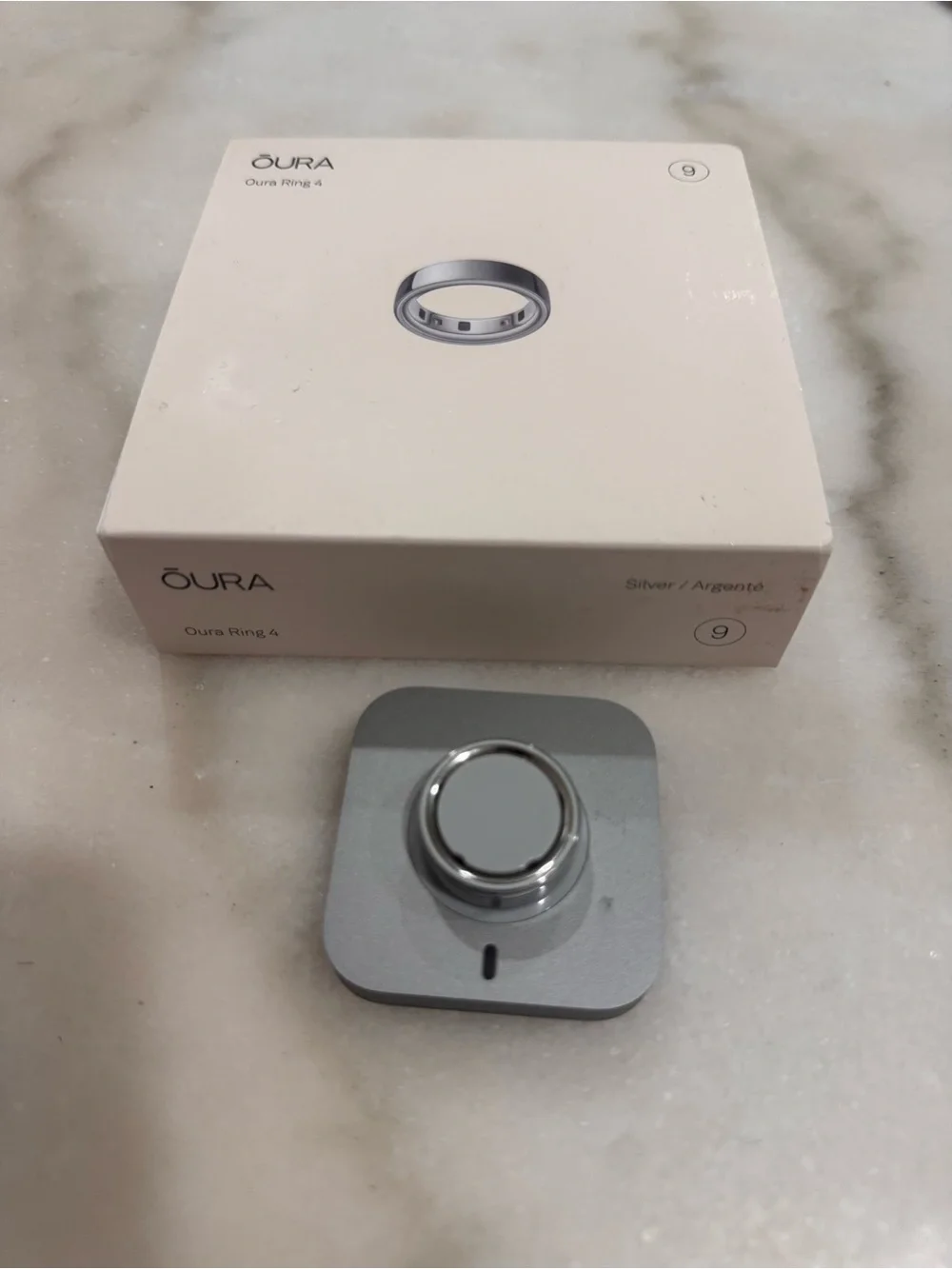 Oura Ring 4 - Silver Metallic Smart Ring